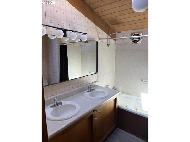 Owner's Suite Bathroom