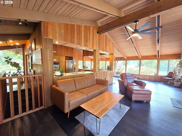 Living Room-Ceiling Fan