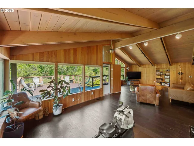 Living Room-Vaulted Ceilings