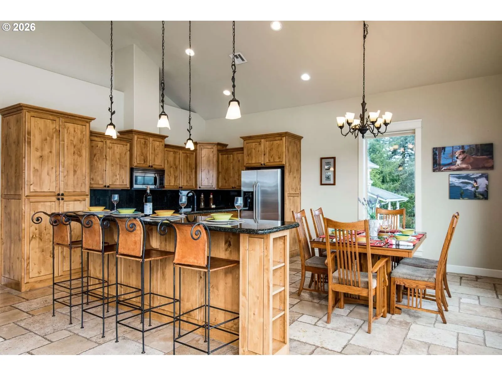 Kitchen-Breakfast Bar