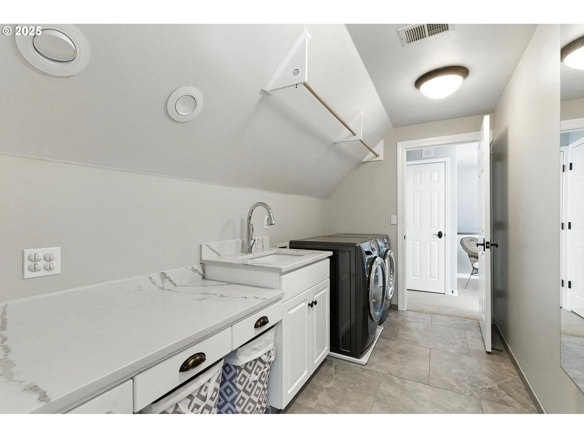 Laundry-Upper
