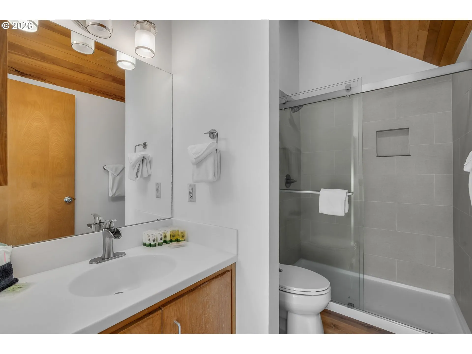Bathroom-Upper