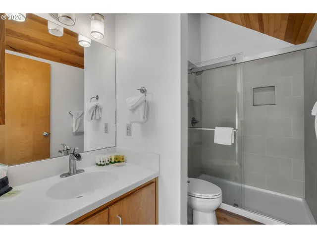 Bathroom-Upper