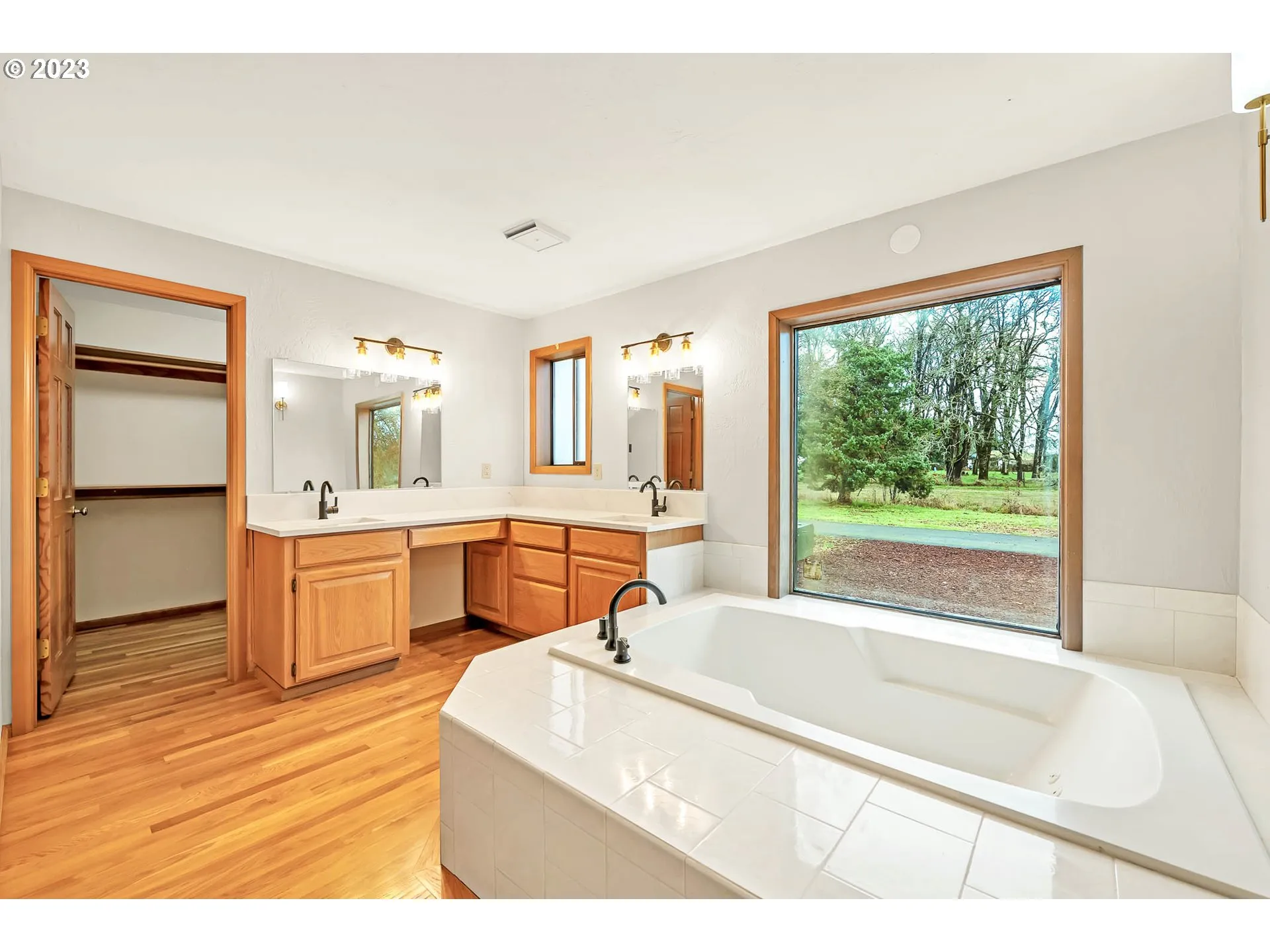 Bathroom, Attached-Double Sinks