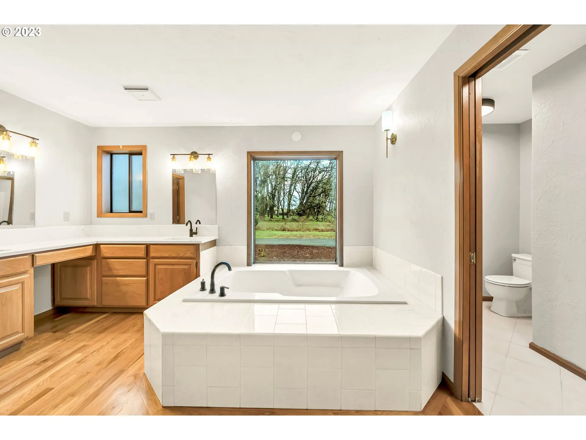 Bathroom, Attached-Garden Tub