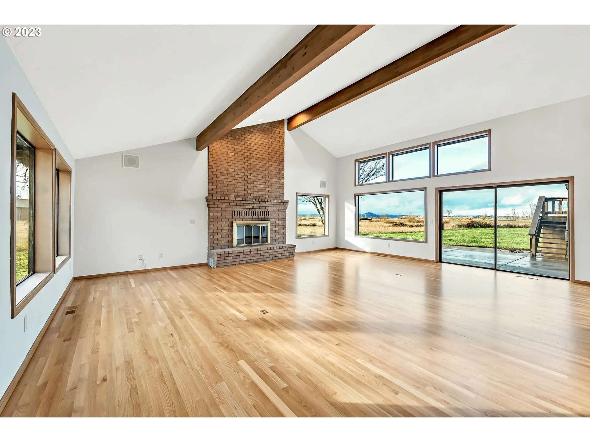 Living Room-Vaulted Ceilings