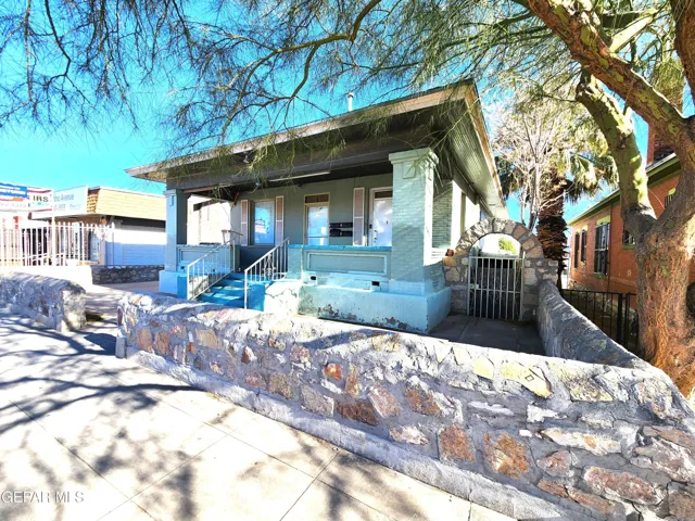 Central El Paso. 4 Units on Montana, West of Cotton. Continue renting as apartments or as office/retail. Property located in C2 Commercial Zone.