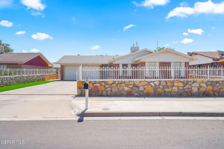 1720 Jerry Abbott Street, El Paso, Tx 79936