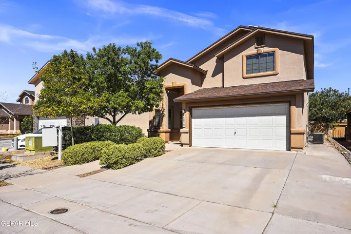 Near a great park, this turn-key home is perfect!