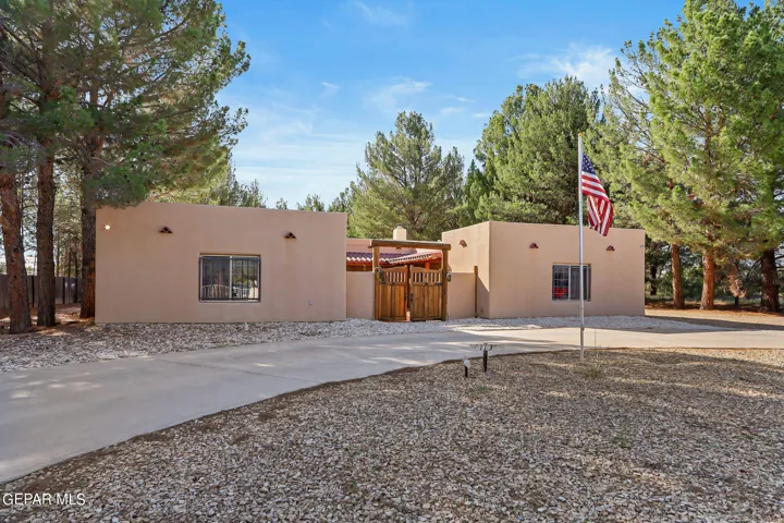 113 Santo Ysidro Road, Santa Teresa, Nm 88008