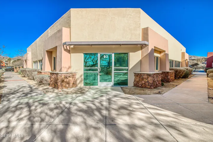 550 S Mesa Hills, D-3, El Paso, Tx 79912
