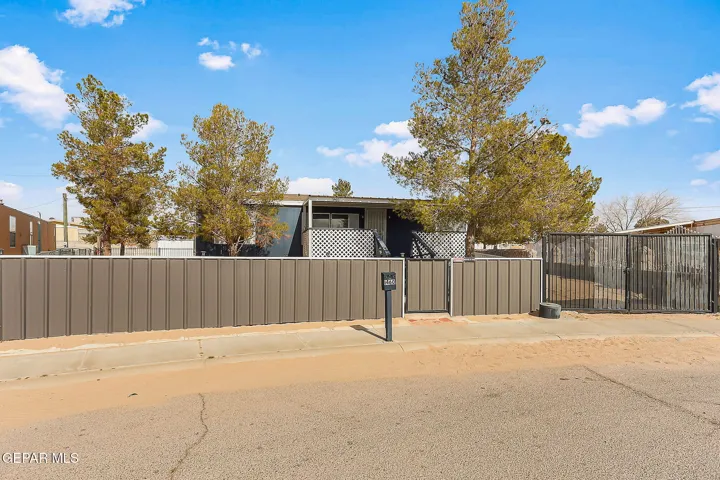 1460 Pond Wood Lane, Anthony, Nm 88021