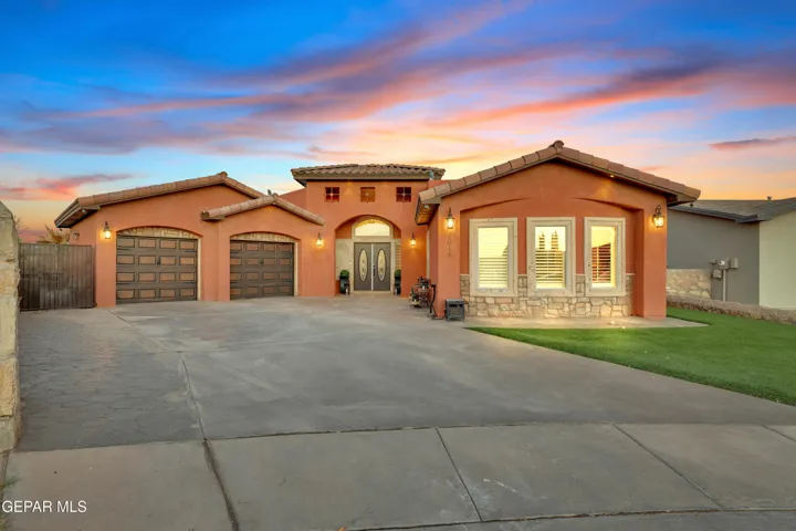 1015 Half Moon Pass, Socorro, Tx 79927