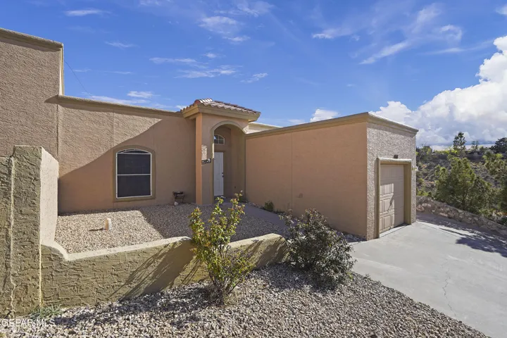 408 Irondale, B, El Paso, Tx 79912