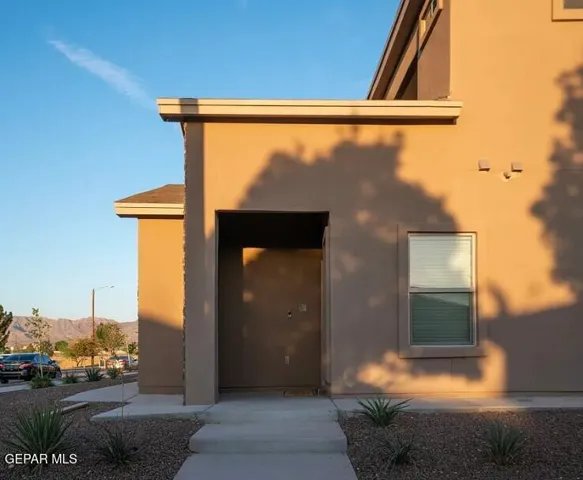 1074 Hoppas Court, A, El Paso, Tx 79932