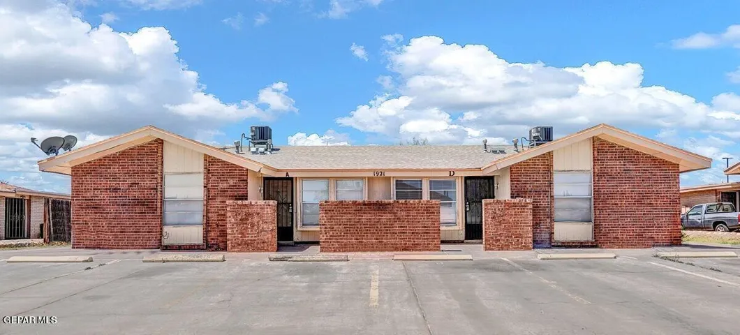 1921 Lake Omega Street, El Paso, Texas 79936