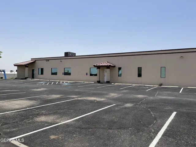 1219 Barranca Drive B, El Paso, Texas 79935
