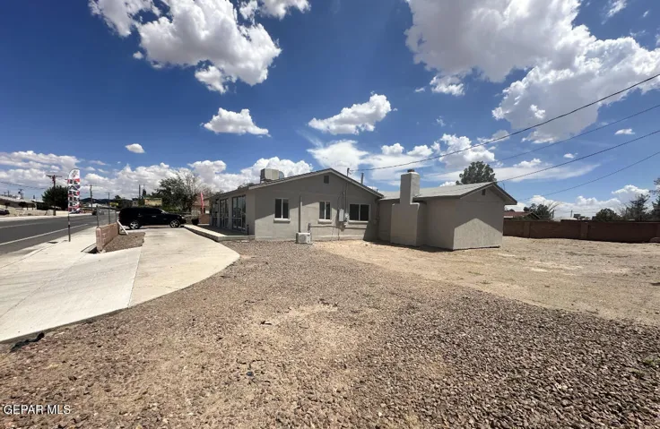 300 S 7th Street Street, Anthony, Texas 79821
