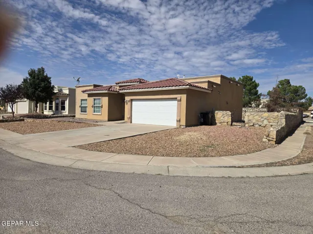 608 Missy Court, Sunland Park, New Mexico 88063