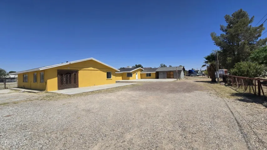 557 Bonampak Drive, San Elizario, Texas 79849