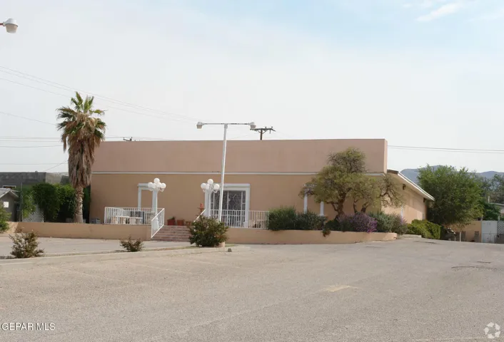 5824 5824 Doniphan Dr Drive, El Paso, Texas 79932