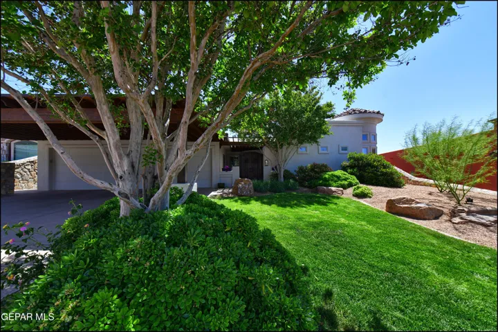 Gorgeous front curb appeal