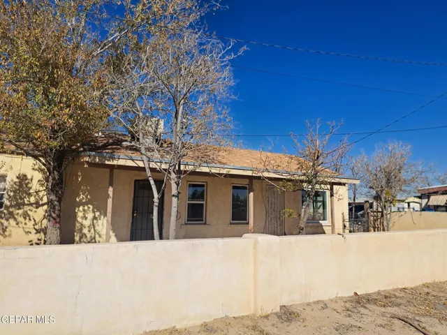 905 Camp Street, Fabens, Texas 79838