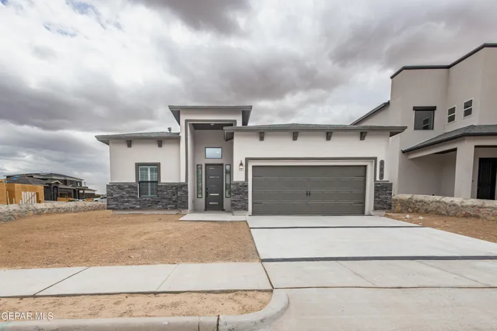 204 Bonnie Trail, Santa Teresa, New Mexico 88008