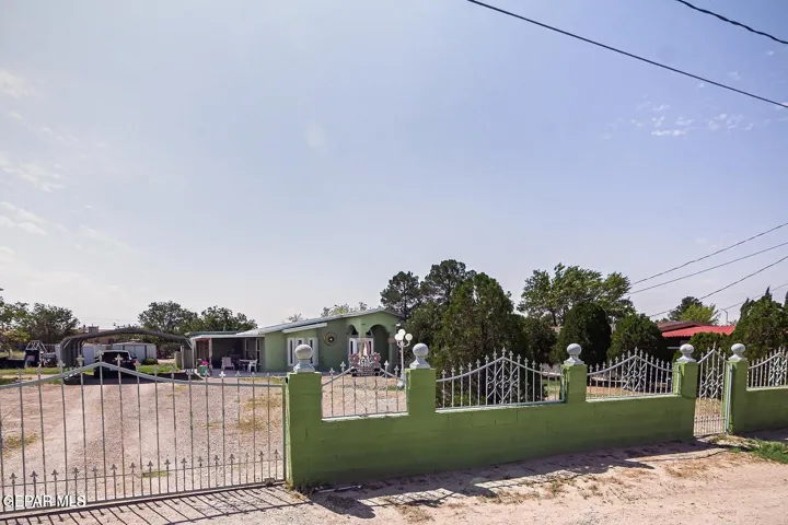 560 Fray Olguin Court, Socorro, Texas 79927