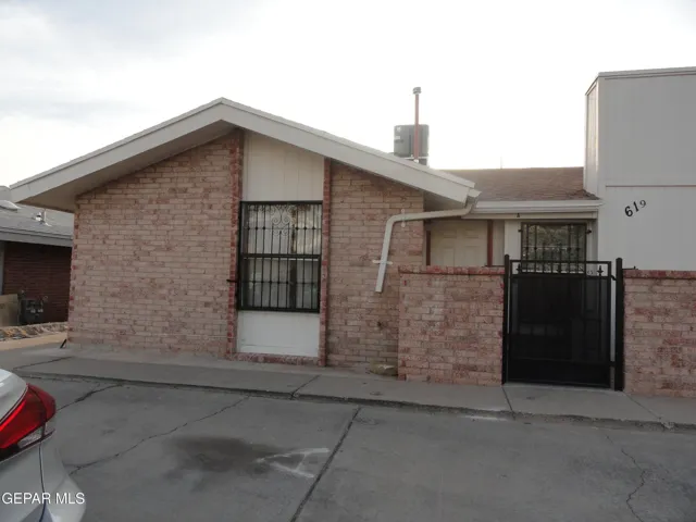 619 White Cliffs Drive A, El Paso, Texas 79912