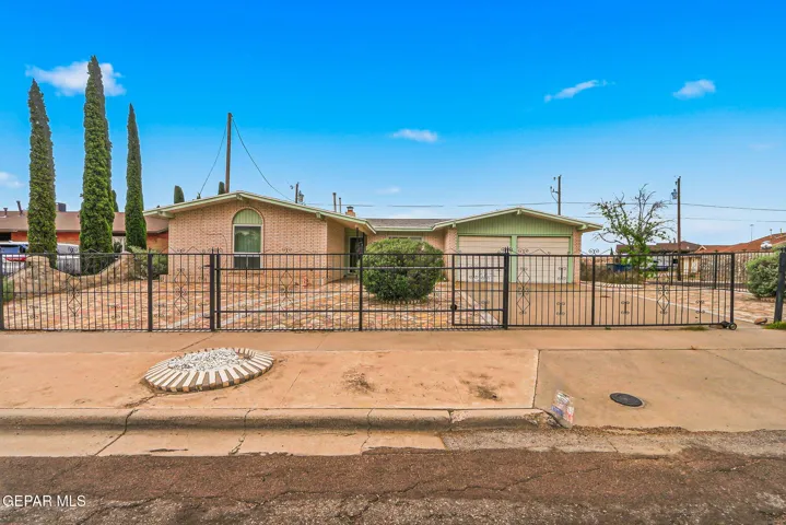 10174 Bon Aire Drive, El Paso, Texas 79924