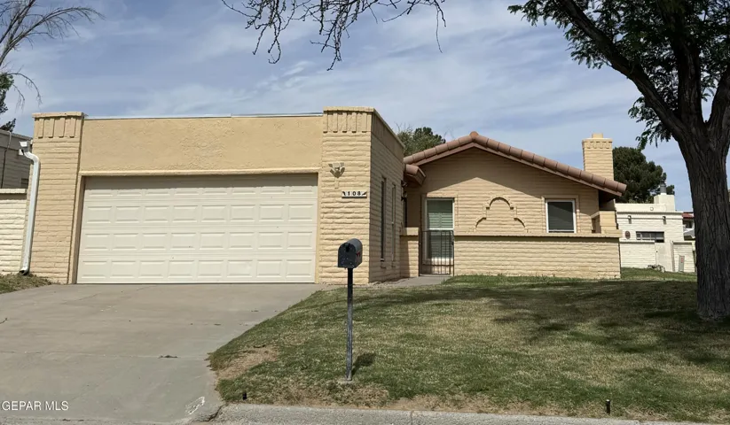 108 N Trevino Front and Side lawns mowed and maintained by HOA