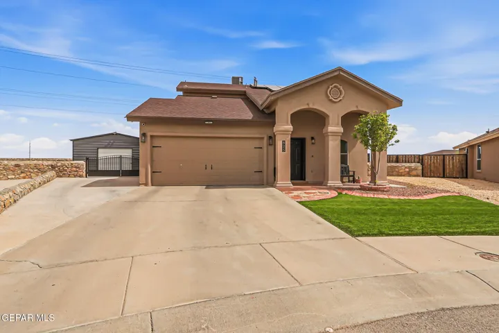 825 Desert Moon Drive, Horizon City, Texas 79928