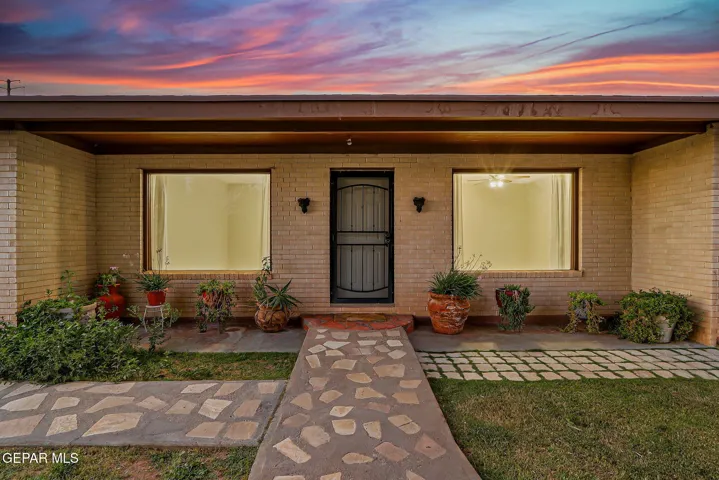 171 Holguin Avenue, Vinton, Texas 79821