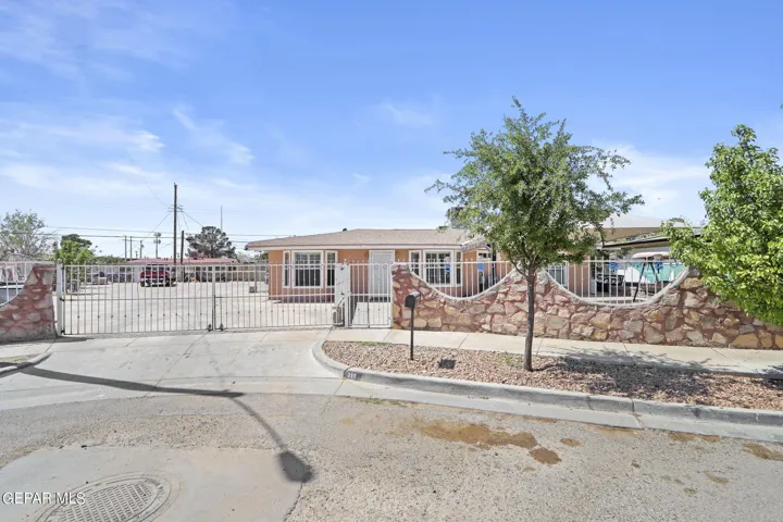 359 Mary Jeanne Lane, El Paso, Texas 79915
