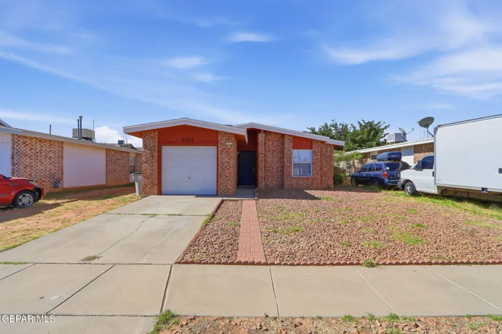 6220 London Bridge Drive, El Paso, Texas 79934