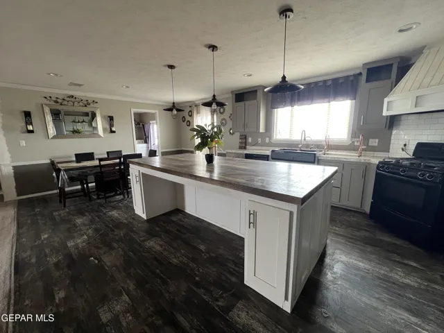 15180 Glenfiel Avenue, Clint, Texas 79928