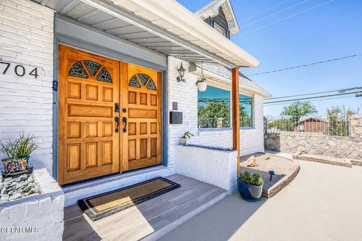 704 Mckelligon Drive, El Paso, Texas 79902
