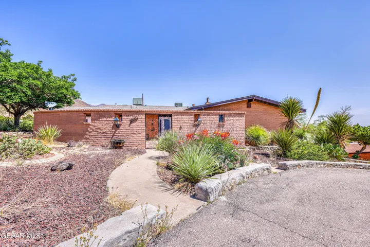 2825 2825 Titanic Avenue, El Paso, Texas 79904
