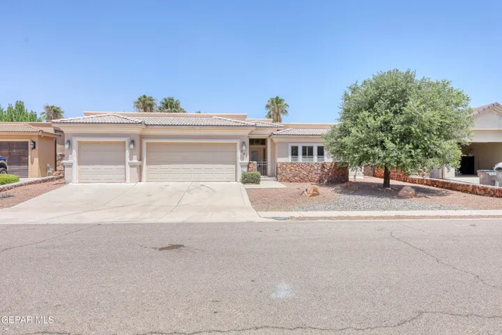 532 Via De Los Arboles, El Paso, Texas 79932