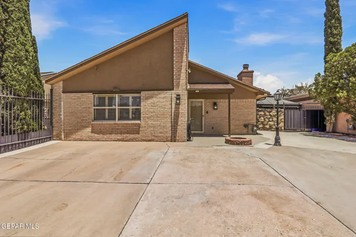 1816 Karl Wyler Drive, El Paso, Texas 79936