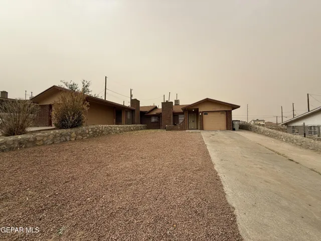 3911 Moonlight Avenue, El Paso, Texas 79904