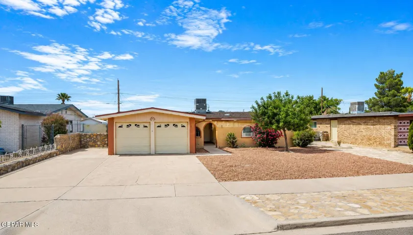 2416 Ruewood Place, El Paso, Texas 79935