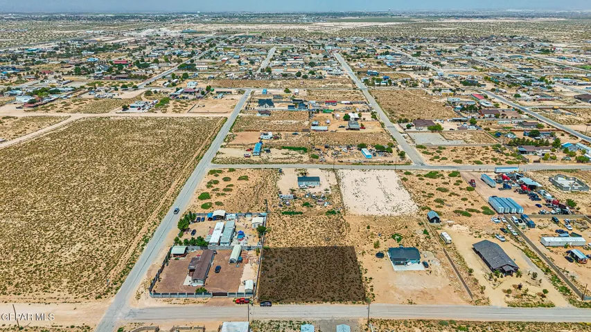 Arial view of parcel, neighbors on both sides.