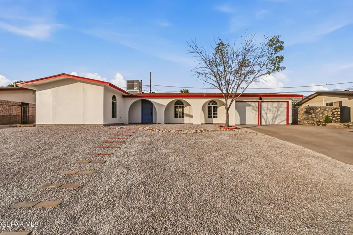326 Bright Water Lane, El Paso, Texas 79912