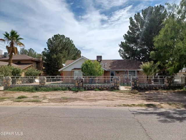 10999 Staci Drive, Socorro, Texas 79927
