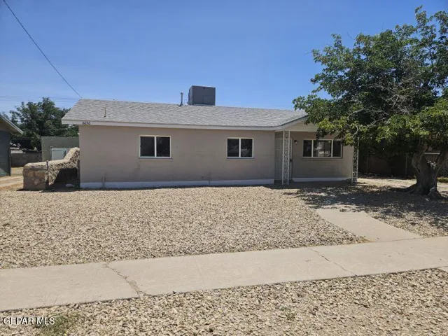 8656 Mount Whitney Drive, El Paso, Texas 79904