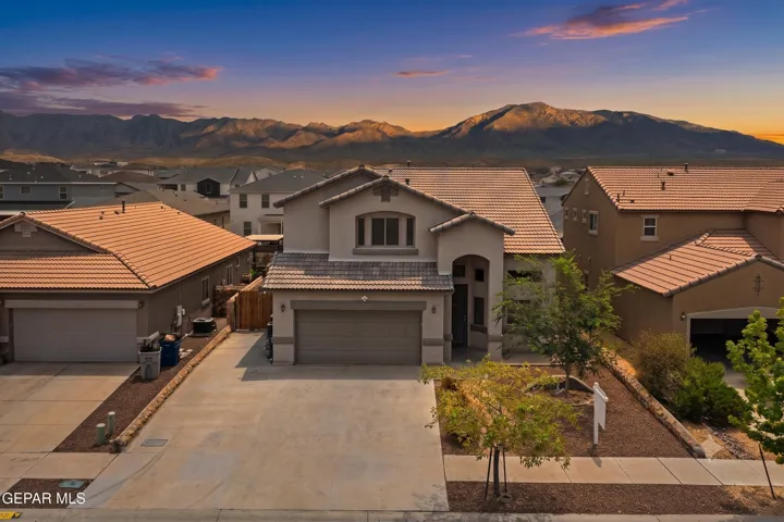 3 Bedrooms, 2.5 Bathrooms, Loft, Open Floor Plan. Beautifully designed with high ceilings, quality finishes, and refrigerated air.