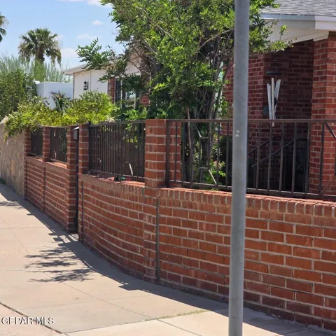 4642 Walter Ln B, El Paso, Texas 79903