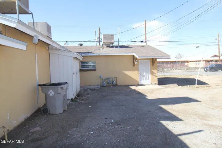 8903 Old County Road A, El Paso, Texas 79907